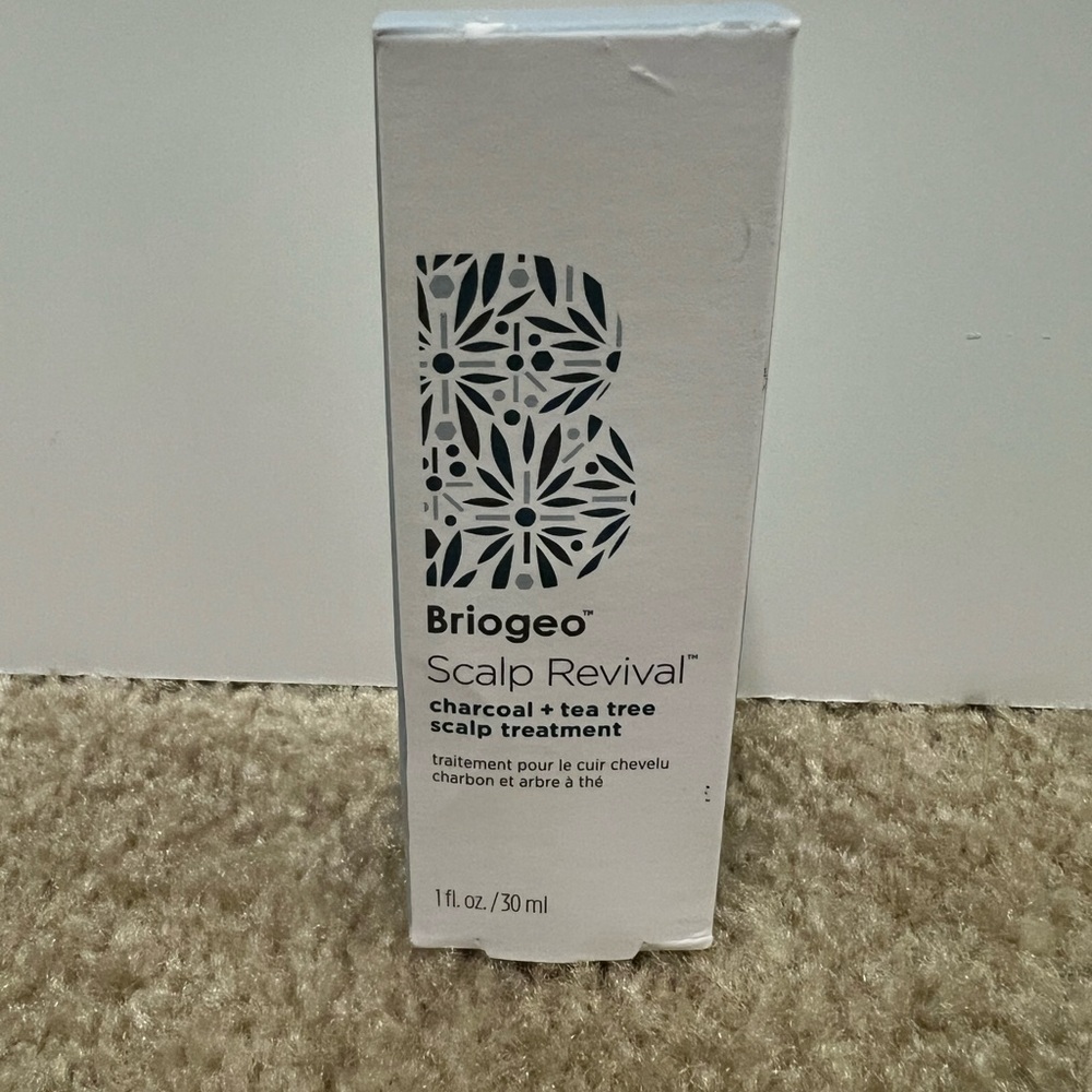 Briogeo Scalp Revival Charcoal + Tea Tree Treatment - White Box